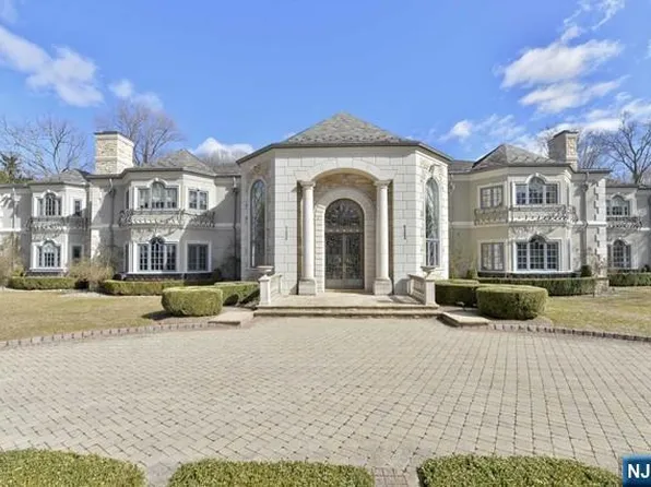101 Fox Hedge Rd, Saddle River, NJ 07458