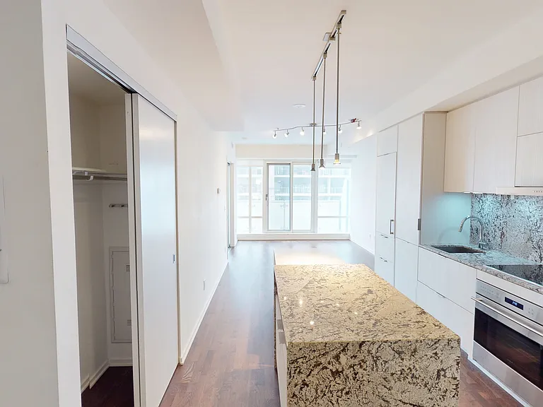 1 Bloor St E #4407 — Photo 3