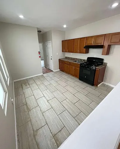 144 Alexander St Photo 1