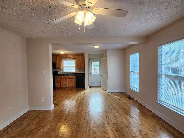 52 Iris St — Photo 7