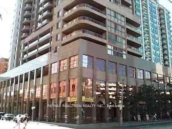 736 Bay St #2106, Toronto, ON M5G 2M4