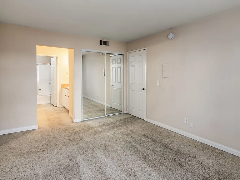 5500 Owensmouth Ave #216-P229 — Photo 8