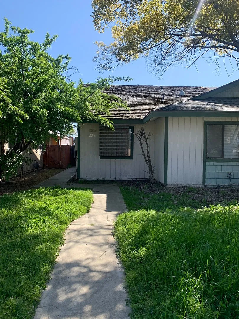 2249 N 10th Ave photo 1