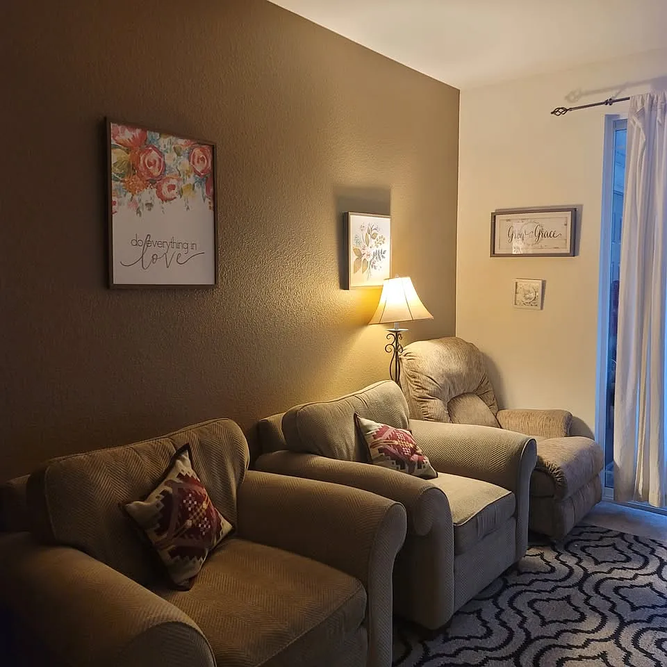 2 bed, 1054 sqft, $1,900 — Photo 3
