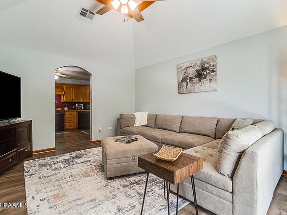 5th image of 1069 Dennis Dr
