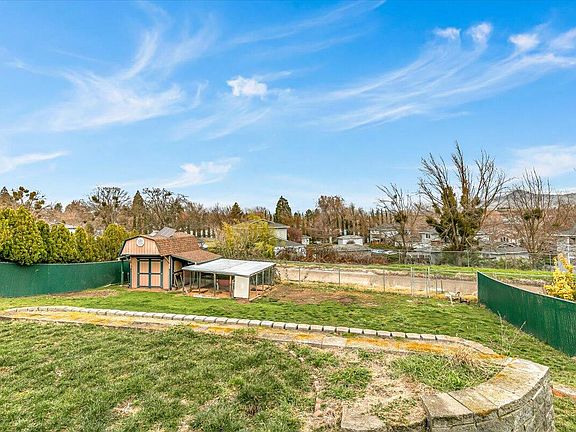 3rd image of 401 Elm St