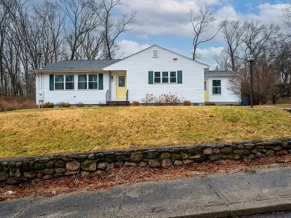 26 Prospect St, Blackstone, MA 01504