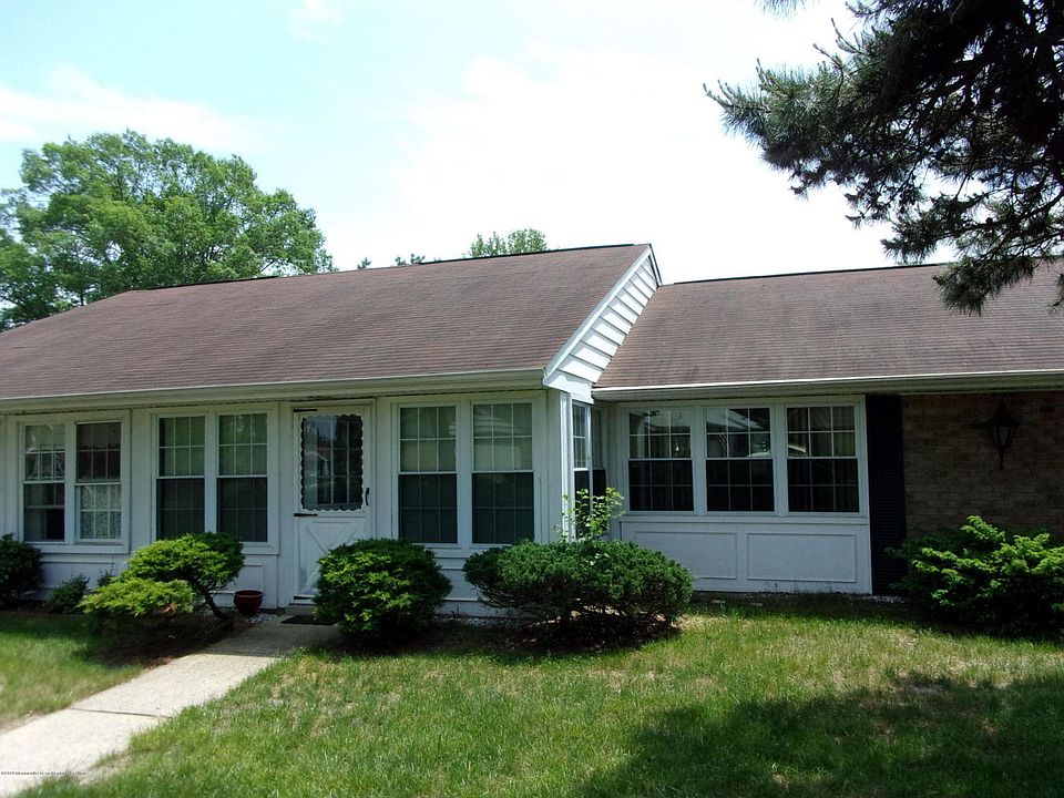1st image of 22B Edinburgh Ln #B
