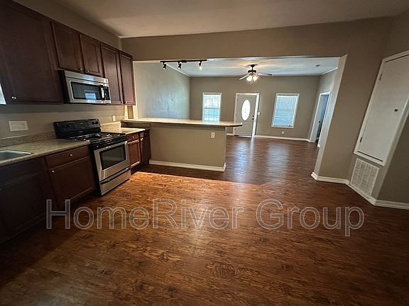 5th image of 602 E Gadsden St