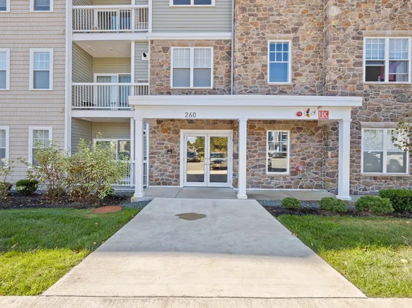 260 Martins Lndg #402, North Reading, MA 01864