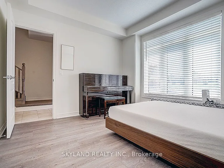 459 Dundas St E — Photo 33