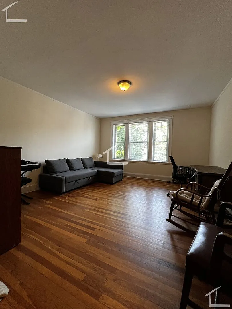 1 Bed Close To The Green Line - 9/1 - No Broker Fee — Photo 2