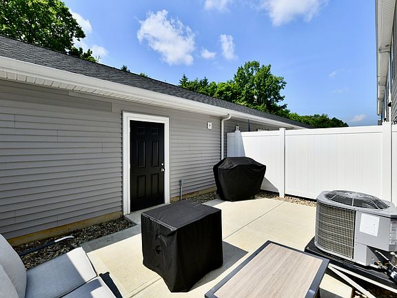 5th image of 3443 Thomas Jefferson St
