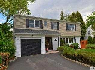 4041 Holly Rd, Seaford, NY 11783