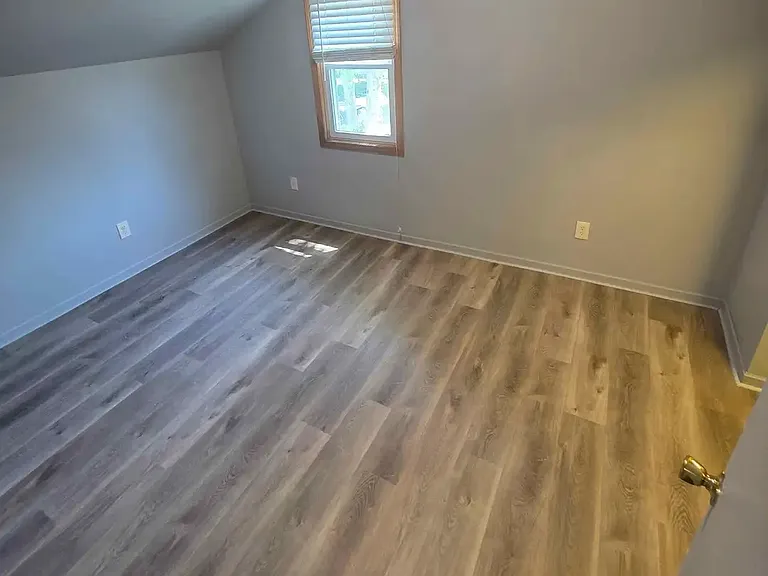 1610 Division Ave — Photo 12