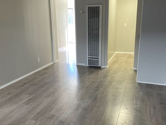 4th image of 1020 Roswell Ave APT D