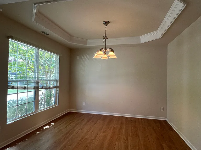 416 Charleville Ct — Photo 4