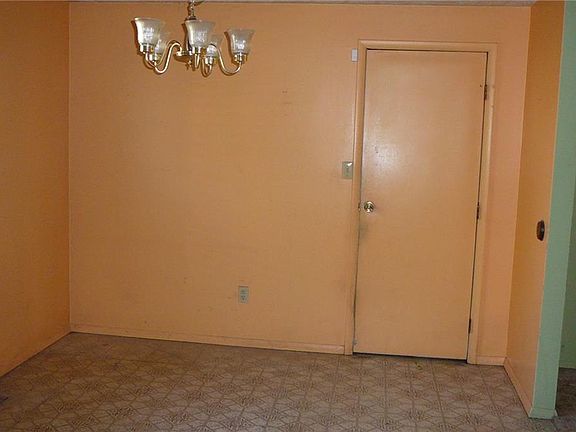 3rd image of 1610 N Whistler Cir
