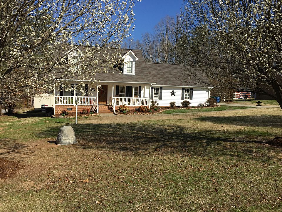 2nd image of 2417 Walnut St