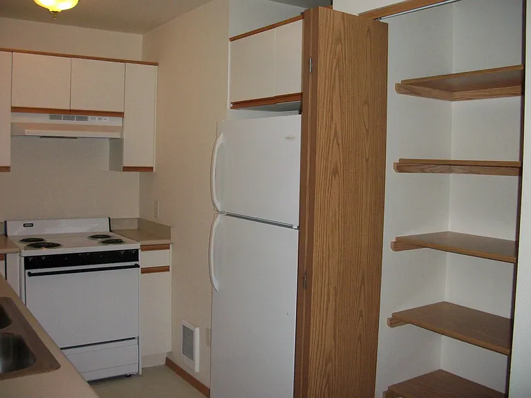 Wolf Glen Apartments — Photo 11