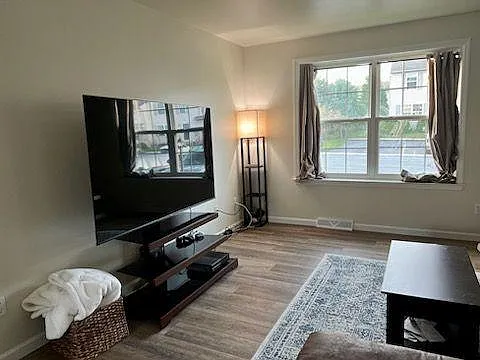 73 Laurel Dr — Photo 3