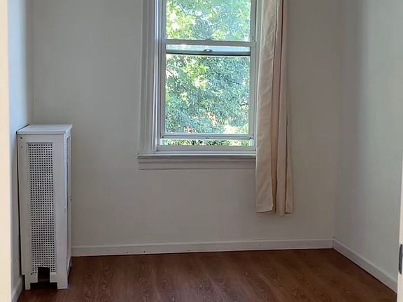 5th image of 555 Davis Ave #1