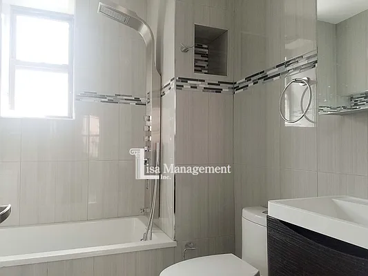 Rented by Lisa Management | media 16