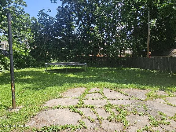 4th image of 3921 Ingham St
