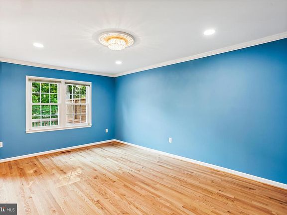 4th image of 7764 Heatherton Ln