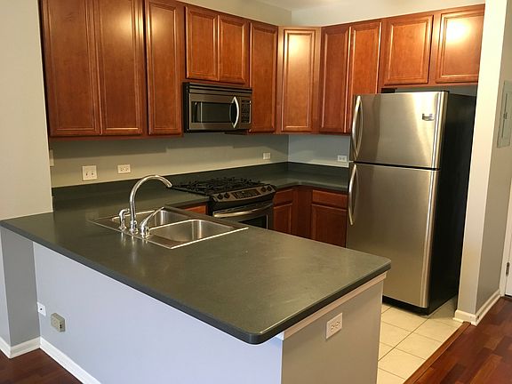 2nd image of 930 Curtiss St Unit 109