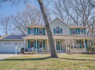 10211 Hunters Crossing Dr, Granger, IN 46530