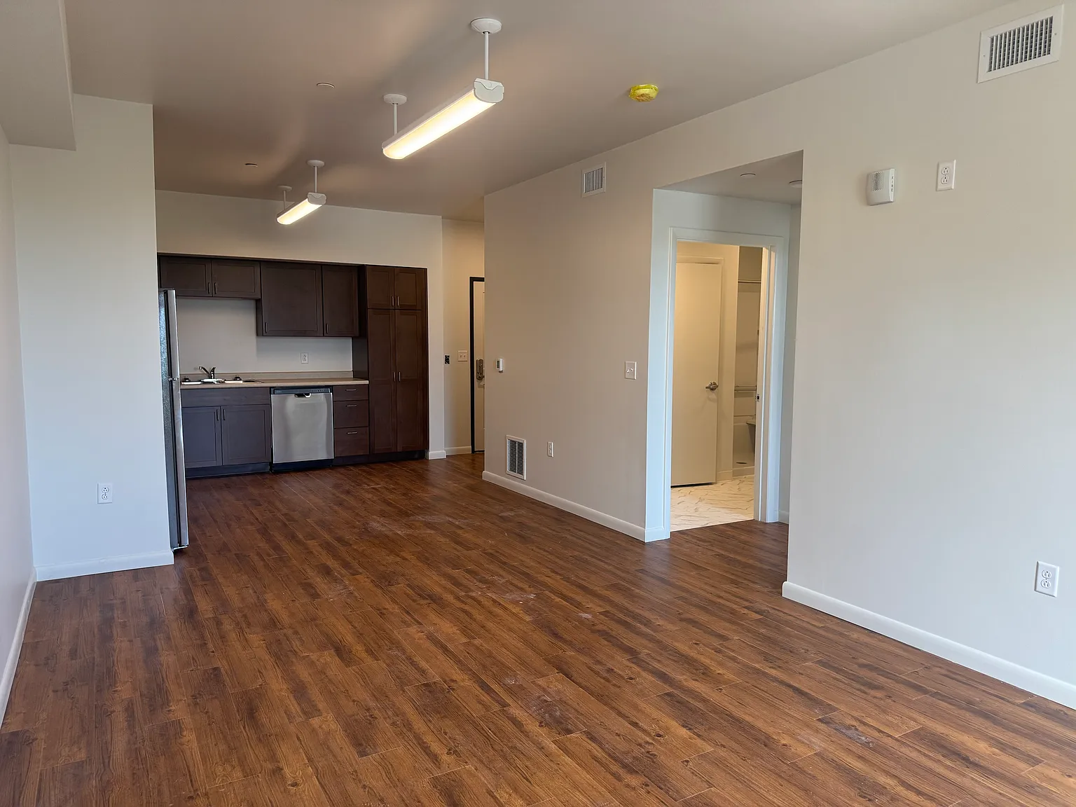 1 bed, 748 sqft, $1,623 — Photo 2