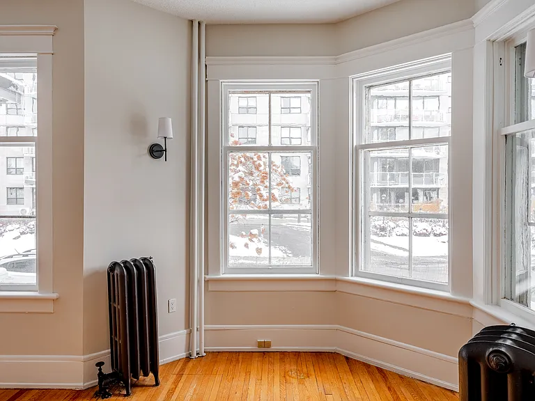 120 Wurtemburg St — Photo 16