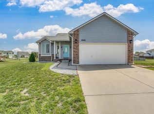 10461 E Fawn Grove Ct, Wichita, KS 67207