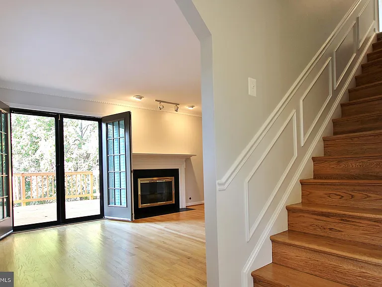 7321 Mallory Ln — Photo 4