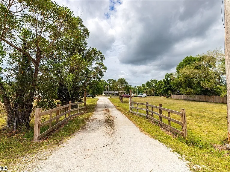 17841 Palm Creek Dr — Photo 25