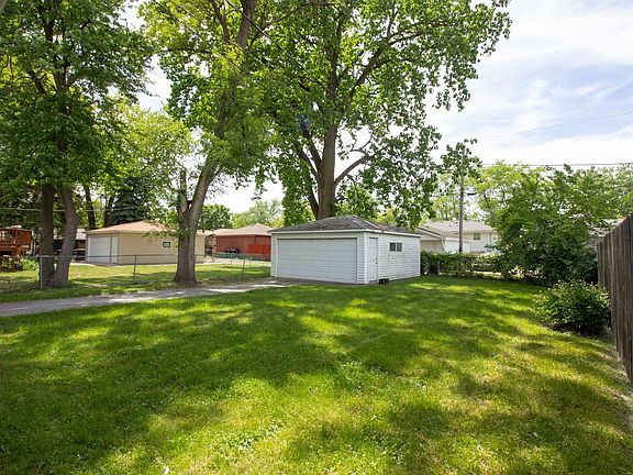 5th image of 17820 Oakwood Ave