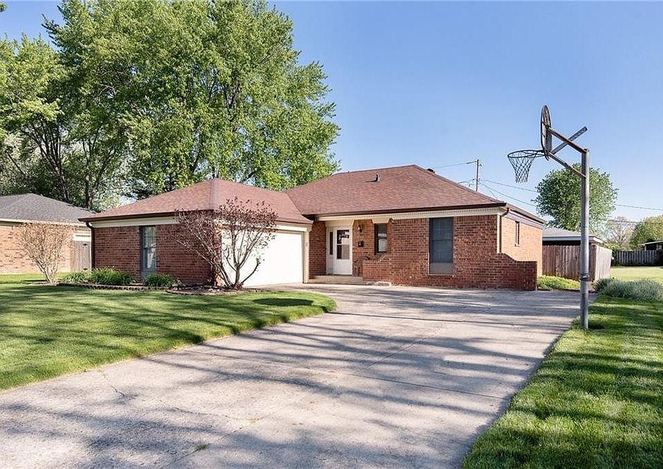 Beautiful 3BR/2B Home in desirable Brownsburg quiet Subdivision