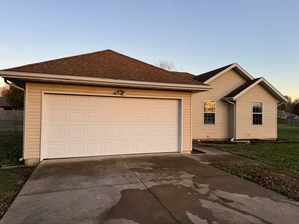 110 Arrowhead Rd, Willard, MO 65781