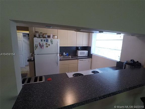 5th image of 611 Michigan Ave APT 1