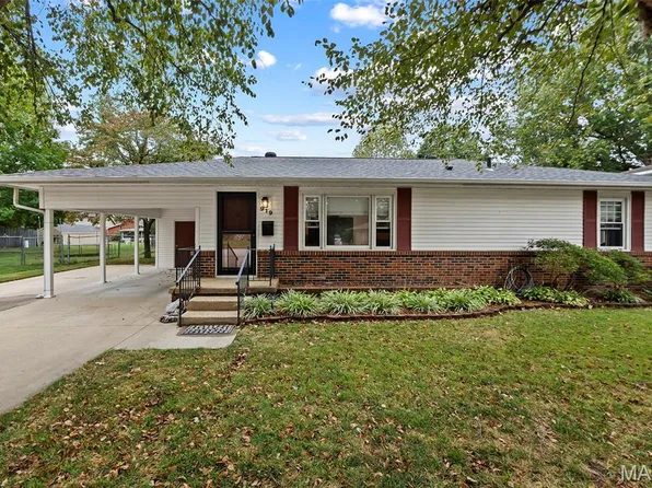 919 Hawthorn Dr, Sikeston, MO 63801