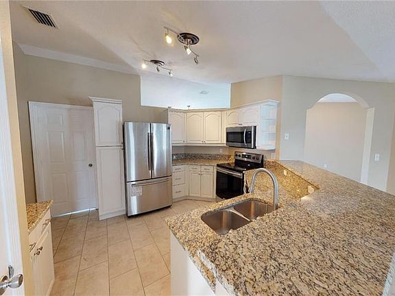 4th image of 118 Waldemar Ct SE