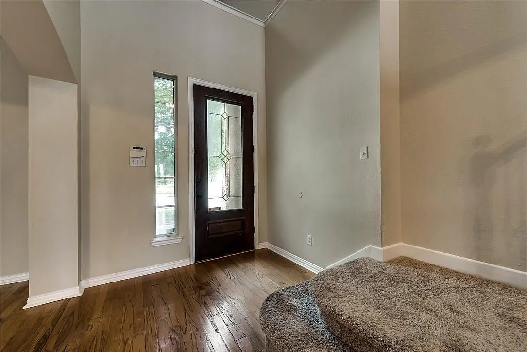 5 bed, 3.5 bath, 2874 sqft, $3,195 — Photo 3