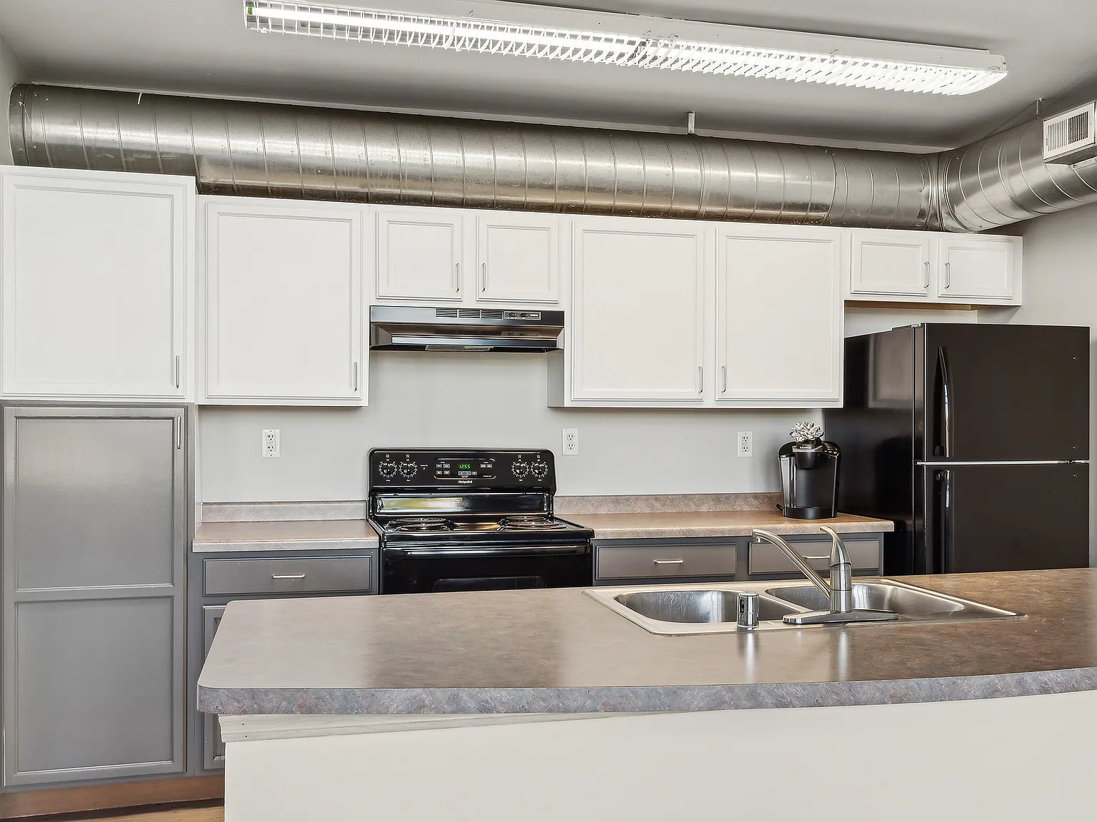 Blue Ribbon Lofts — Photo 1