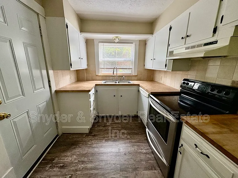 2307 & 2309 SW 22nd St SW — Photo 8