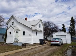 220 2nd St NW, Hillsboro, ND 58045