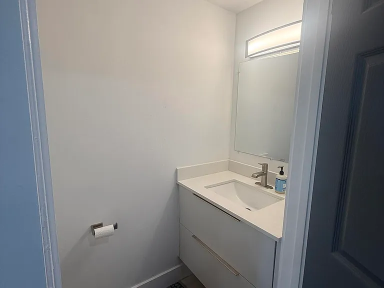 972 Jeffery St — Photo 10