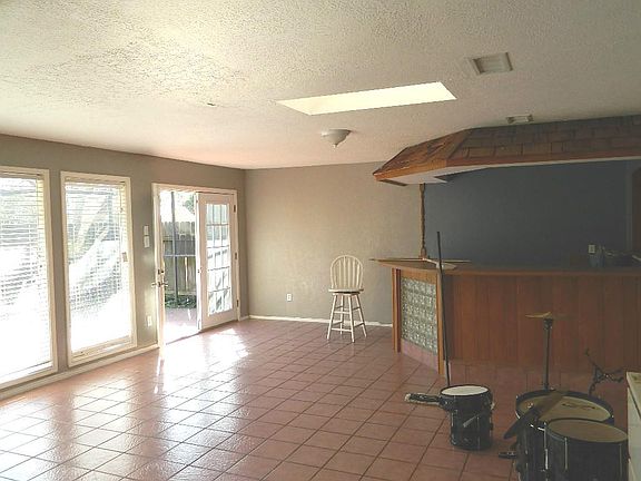 4th image of 1607 Sierra Dr