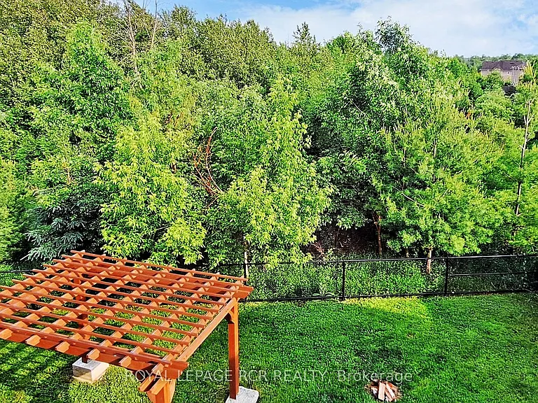 75 Dr George Burrows Pkwy E — Photo 47