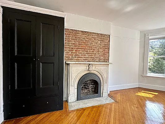 5th image of 126 Gates Ave #2